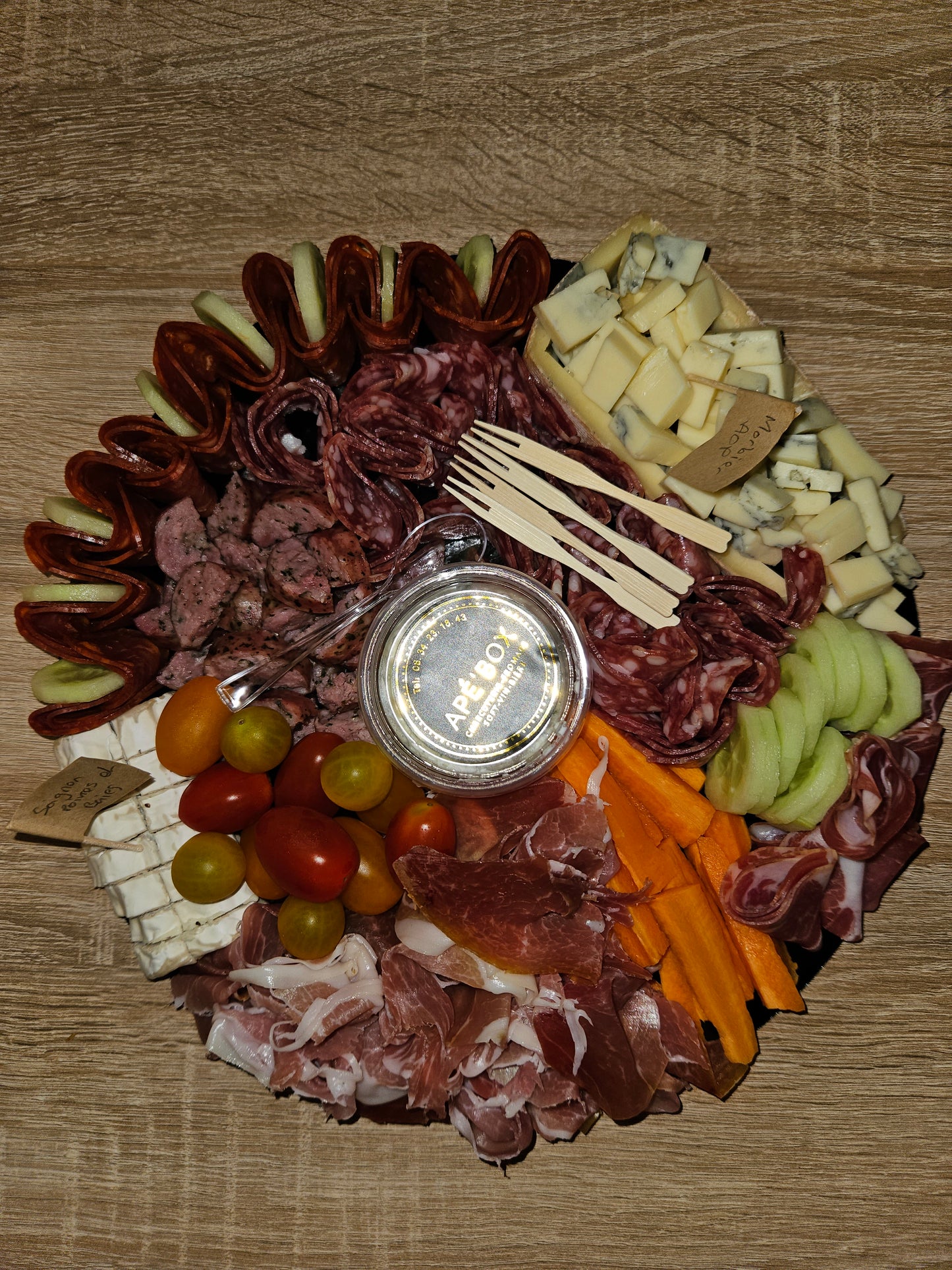 Plateau traiteur apéro livré local par Apebox