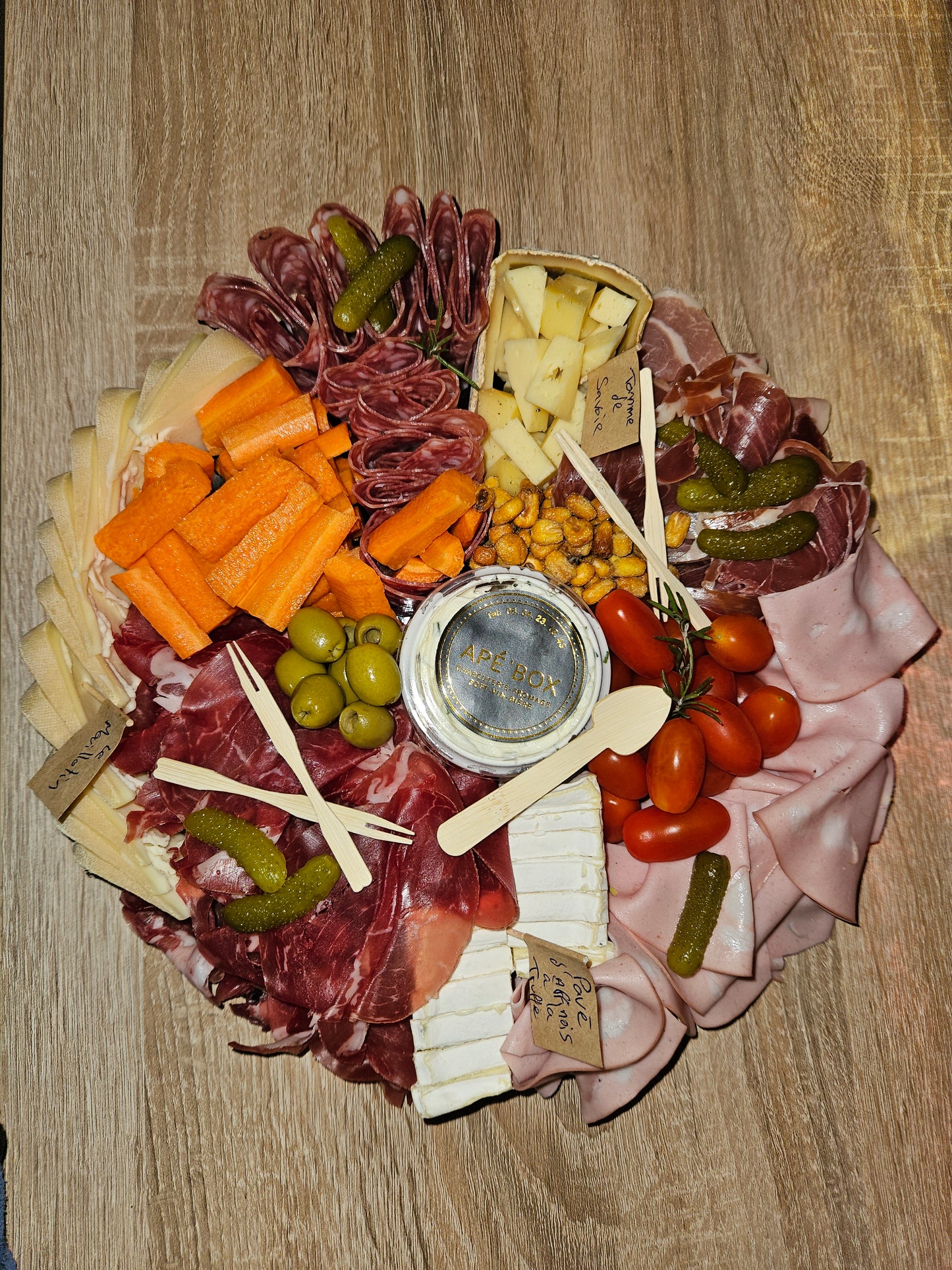 Plateau traiteur apéro livré local par Ape'box