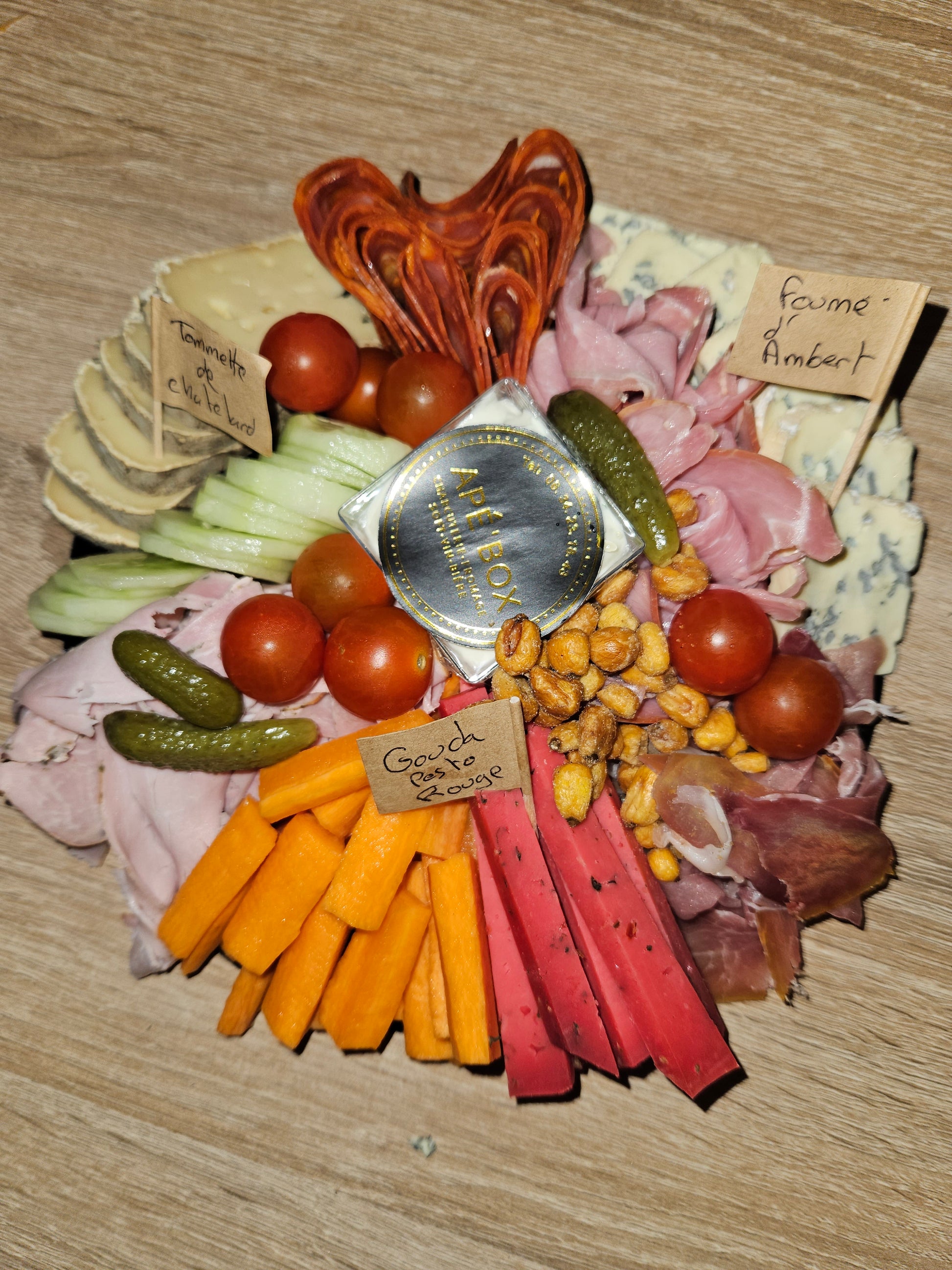 Plateau traiteur apéro livré local par Ape'box
