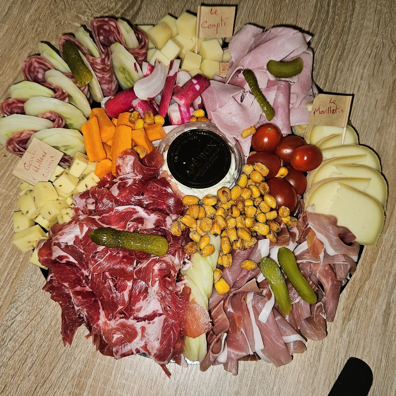 Plateau traiteur apéro livré local par Ape'box